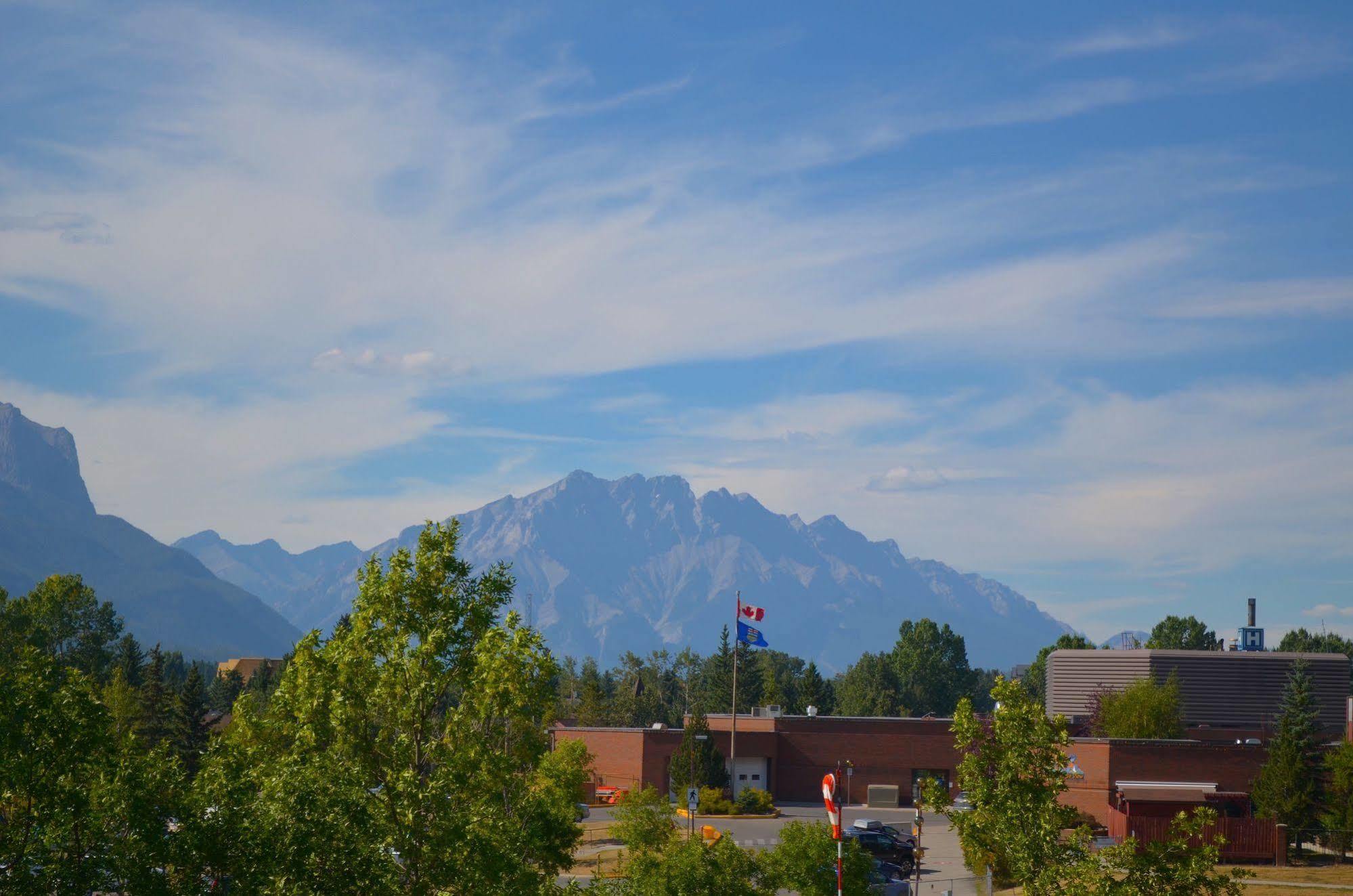 Sunset Resorts Canmore And Spa Extérieur photo